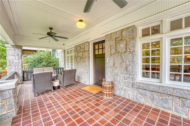 Photo - 997 Blue Ridge Ave NE