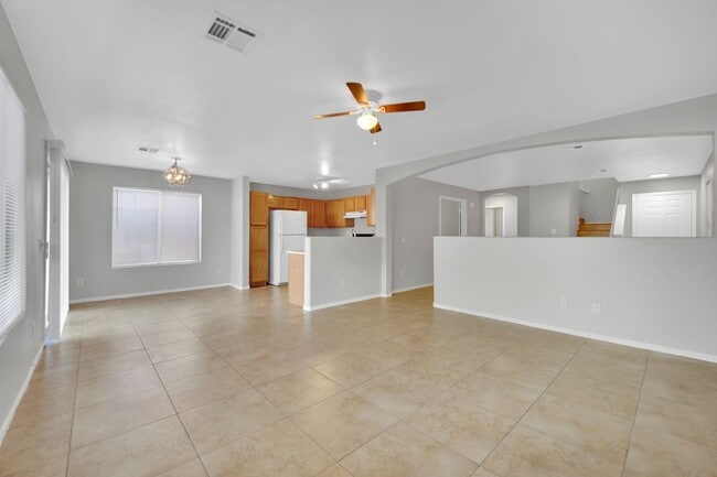 Photo - Beautiful 5 Bedroom! New Upgrades! / Coming Soon! 1/23!