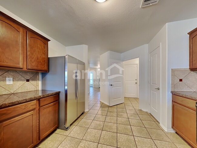 Photo - 2002 Wagon Trail