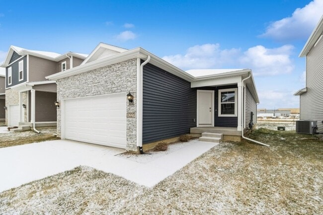 Building Photo - FULLY FINISHED BASEMENT!! 4 Bed, 3 Bath Home in Waukee