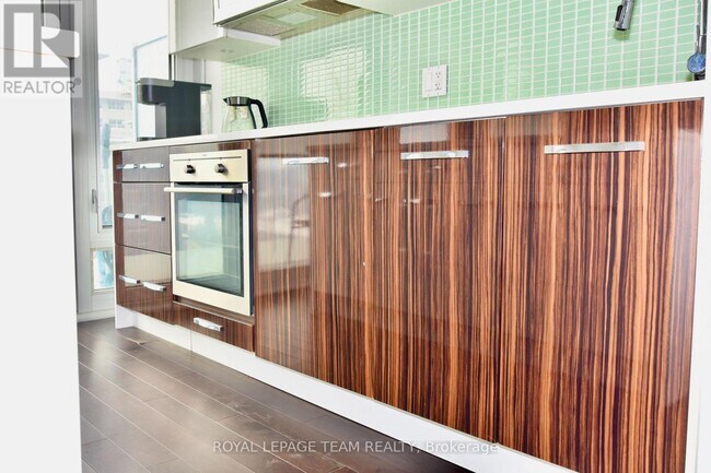 Photo - 111 Champagne Ave S Unit 902