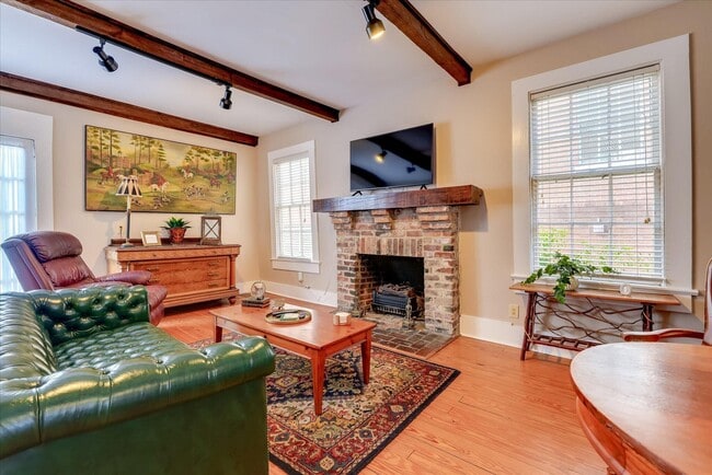 Photo - 241 Laurens St SW Unidad Apt C
