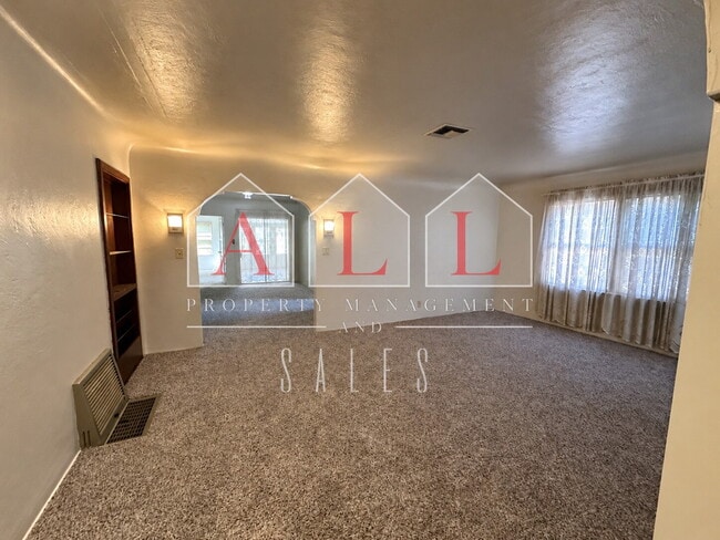 2520 La Siesta Dr