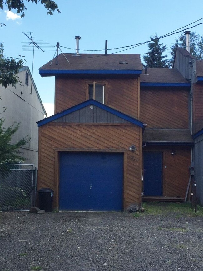Building Photo - 2 Bedroom Condo, Pet's OK, Heat Included