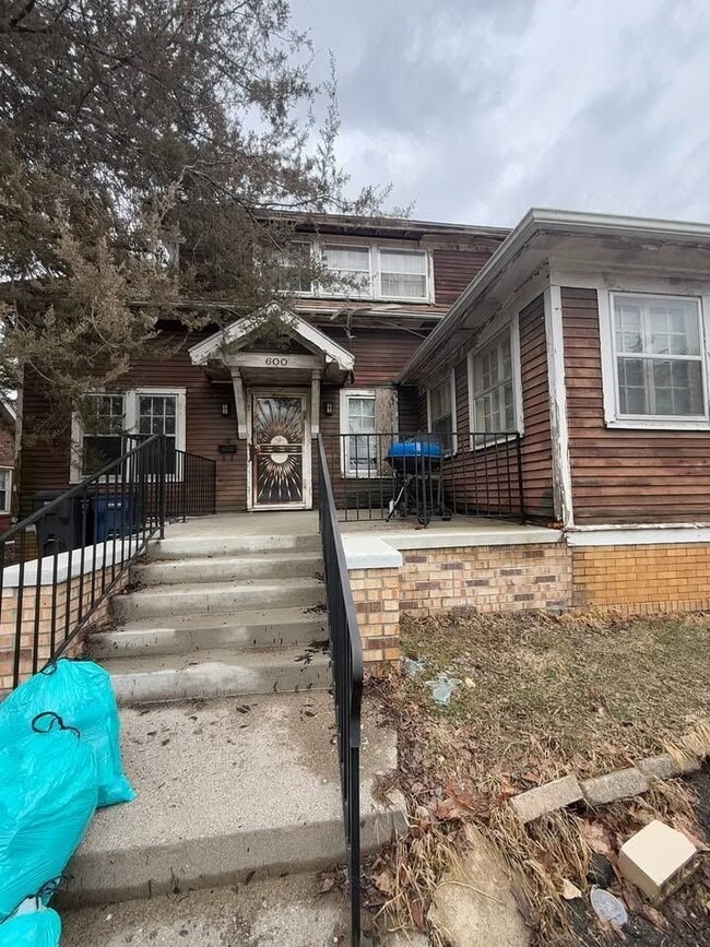 Photo - 600 Welch Blvd