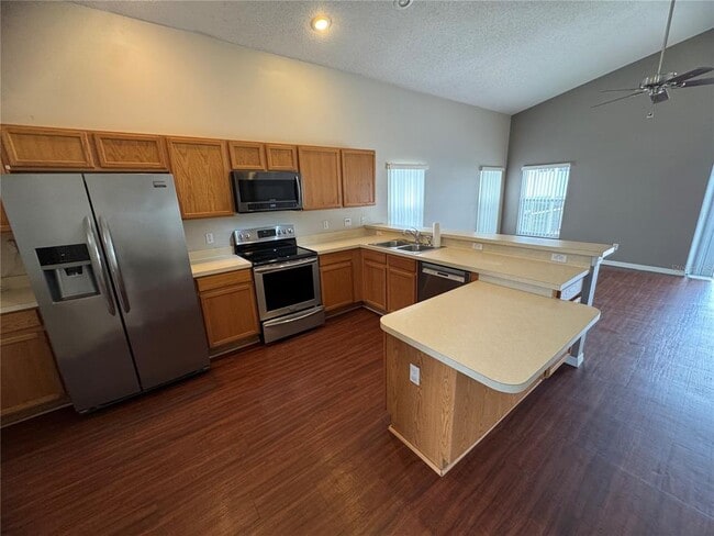 Photo - 648 Lockbreeze Dr