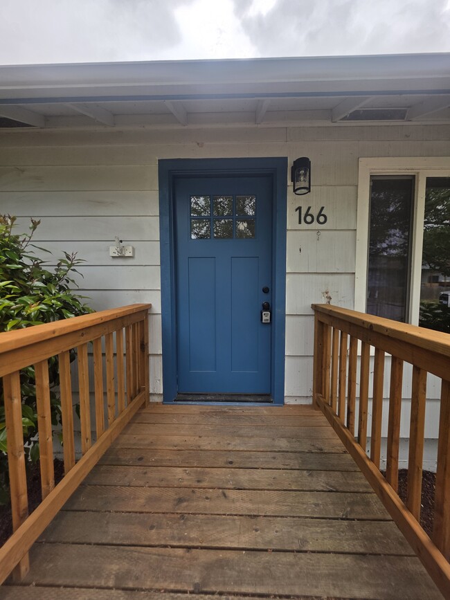 Photo - 166 Draper St NE