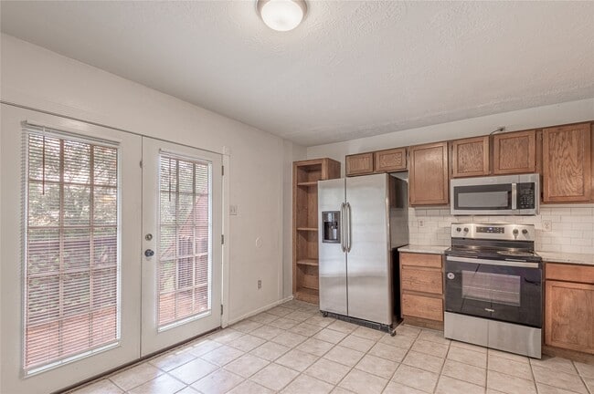 Building Photo - 2521 Crosstimbers Dr Unit F5