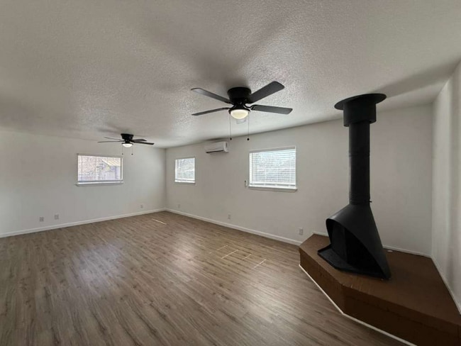 Photo - 230 Craigmont Ln