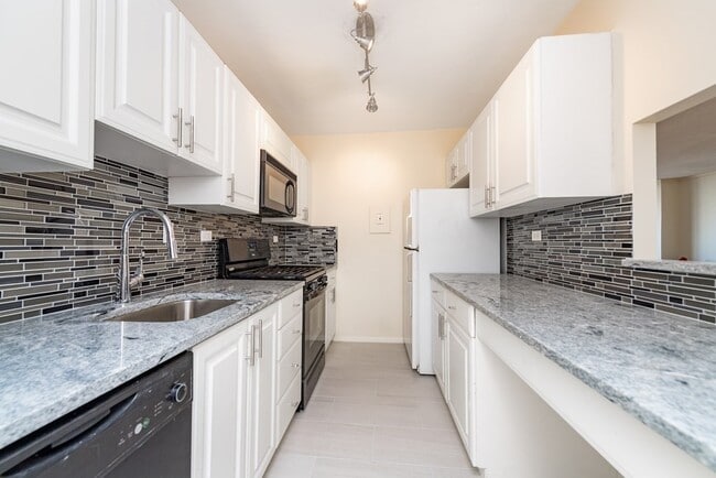 Building Photo - 6 Whittier Pl Unit 9D