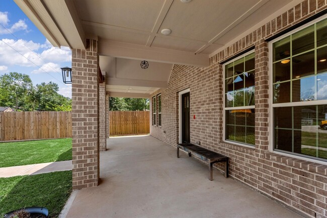 Photo - 24738 Roscommon Ln