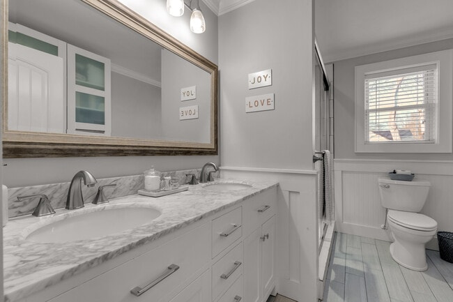 Photo - 616 Banks St