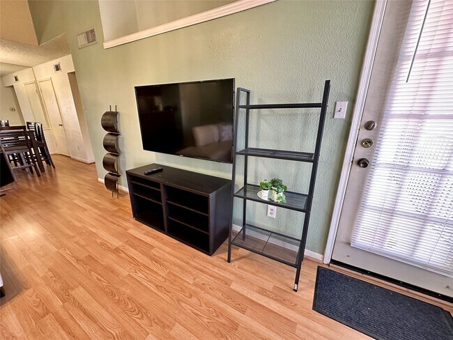 Photo - 2121 Hepburn St Unit 808