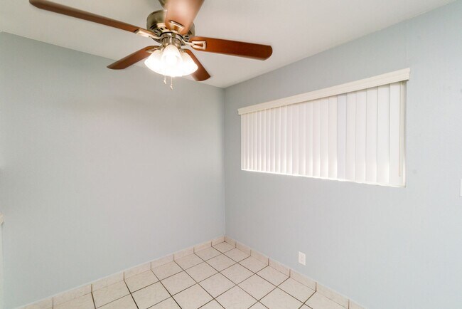 15209 Prairie Ave