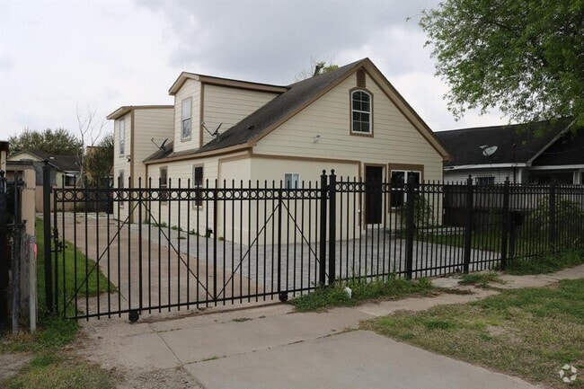 Building Photo - 911 Wooding St Rental