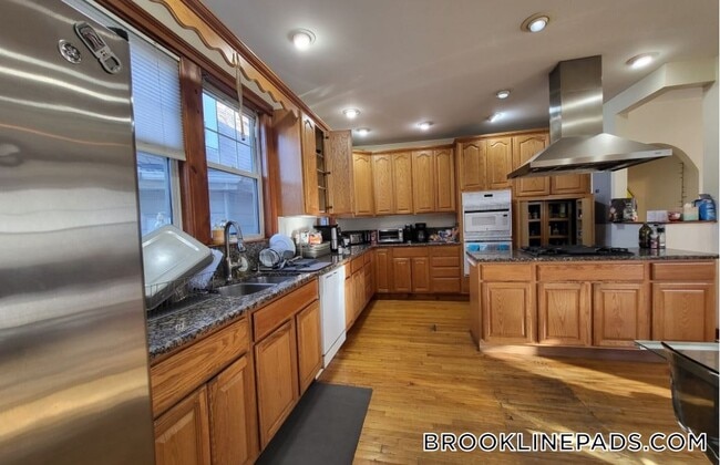 Building Photo - 38 Babcock St Unit 3