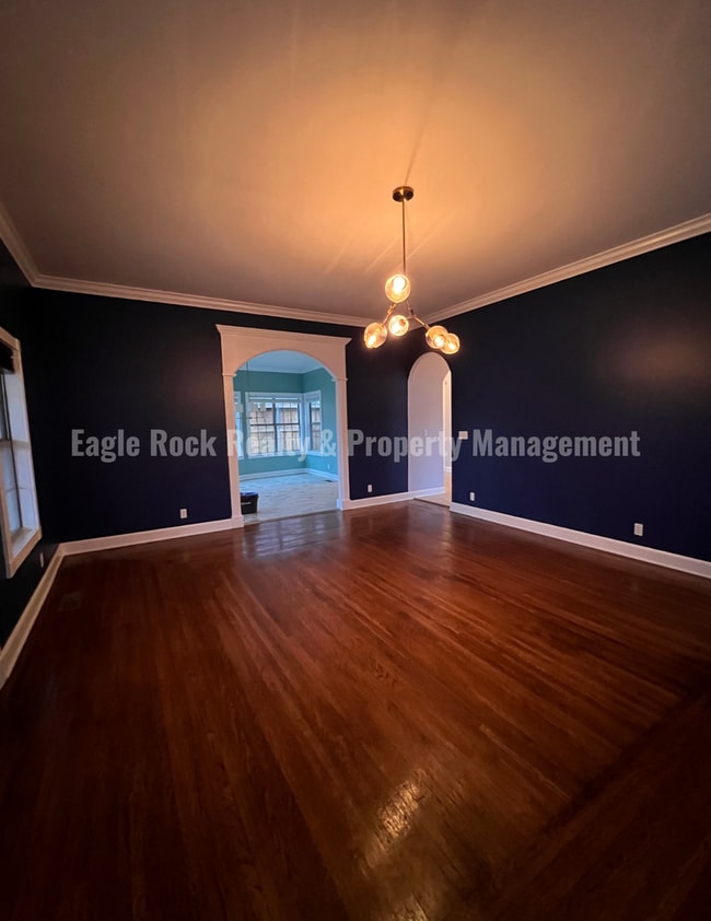 Photo - Historical Owen Park House for Rent (4beds/3baths)