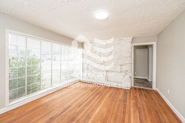 Photo - 1528 5th Ave W