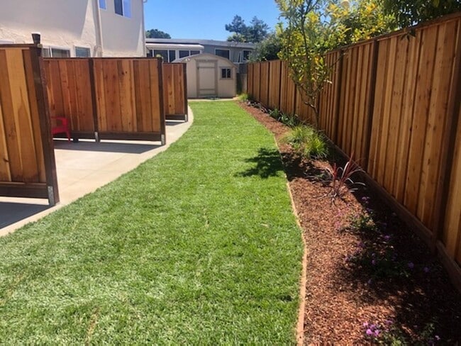 Photo - Lloyd Court Apartments