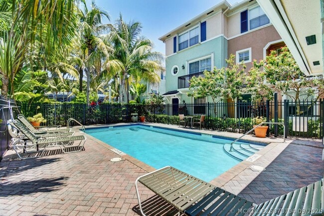 306 NW 1st St