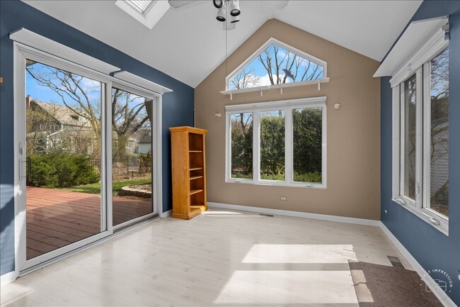 Photo - 1120 N Brainard St