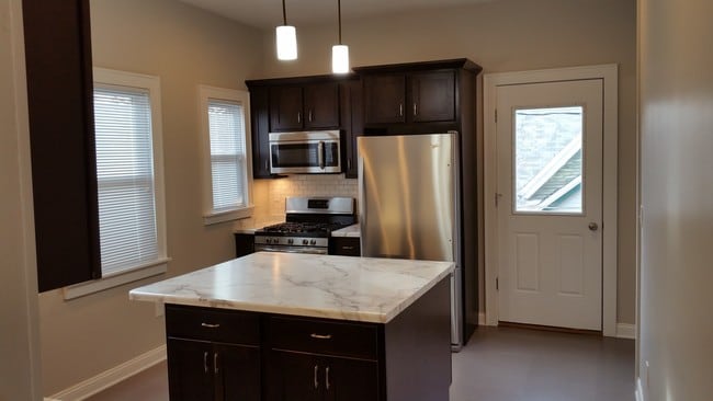 Kitchen - 1939 N Bartlett Ave Unidad Upper Flat