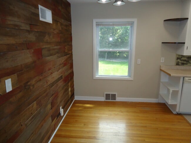 Photo - 3011 Quebec Ave S