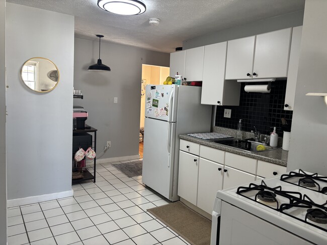 Photo - 527 E 3rd St