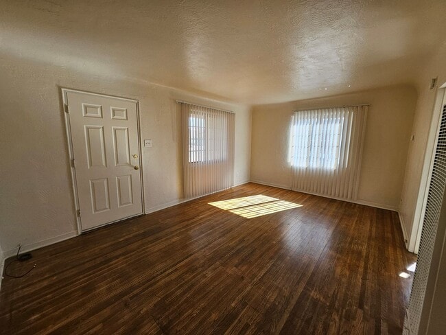 Photo - Wilmoore Drive SE-1101 & 1103 Unit 1103