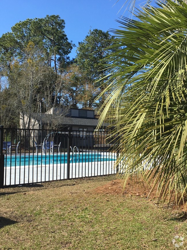 Building Photo - Treetop Apartments