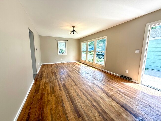 Photo - 1917 S Harding Dr