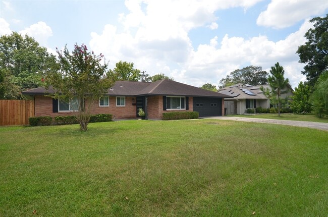 Building Photo - 9011 Theysen Dr Rental