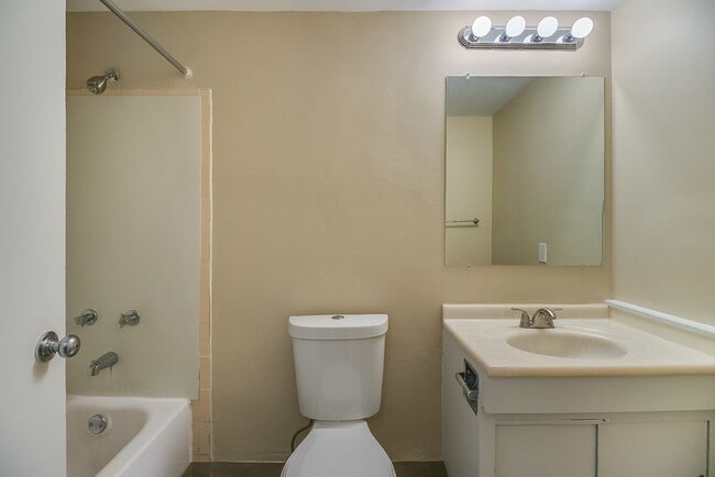 Photo - Fyfe Apartments