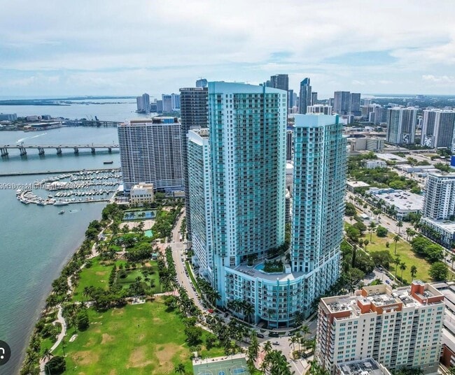 Building Photo - 1900 N Bayshore Dr Unit 810 Rental