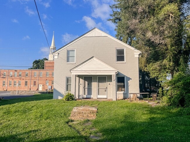 Photo - 513 Progress St NE