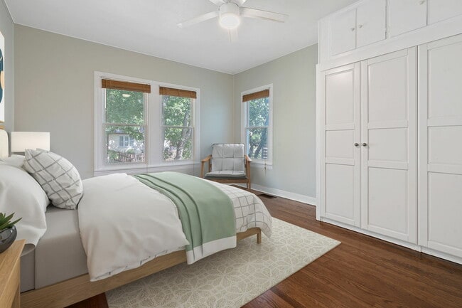 Photo - 1110 E Live Oak St