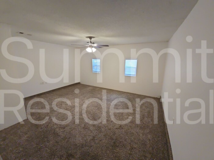 1607 Parkwood Dr