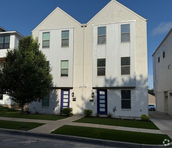 Building Photo - ** MOVE IN SUMMER 2026 ** 5-bedroom 5.5 Ba... Rental