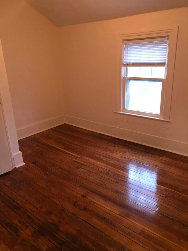 Photo - 103 E Mulberry St
