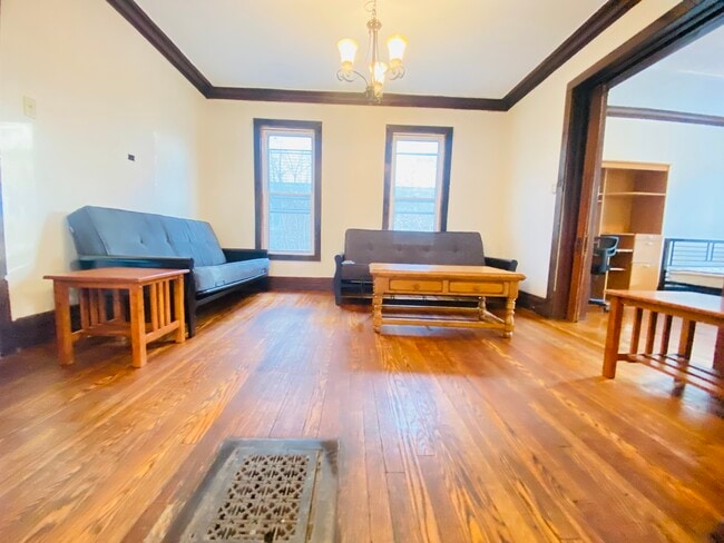 Photo - 1337 Madison St