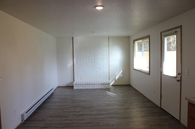 Photo - 3 bedroom 1 bath home in Hillsboro near Max line