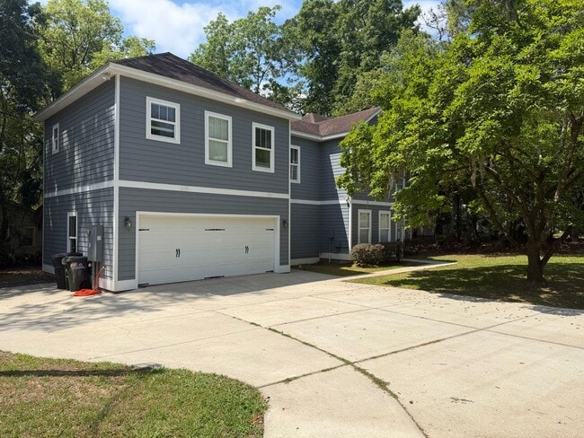 Photo - 4/4 HOUSE BY DOAK CAMPBELL STADIUM