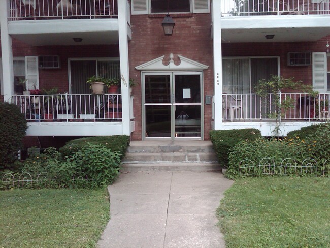 front - 2401 Grandview Ave Apartamentos Unidad 4