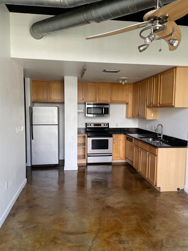 Building Photo - 420 N Adams St Unit 202 Rental