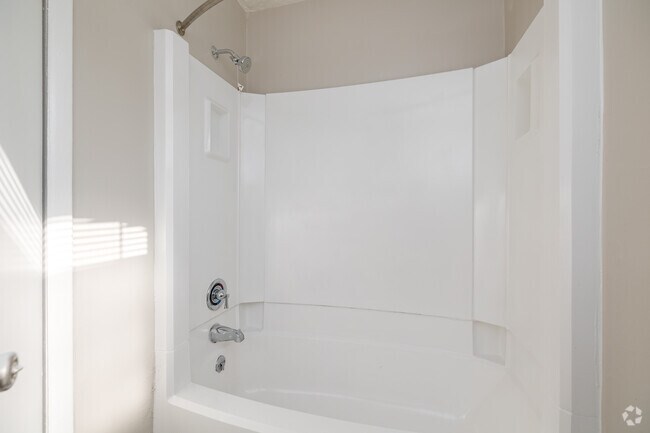 3BR, 1.5BA - 1,254SF - Bathroom