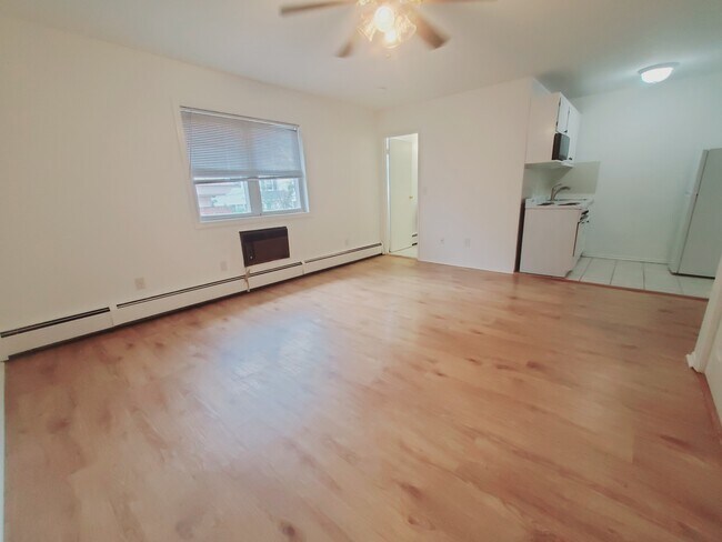 Photo - 35 Hoyt St