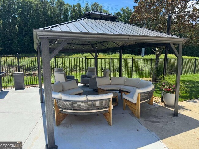 Photo - 5005 Wingate Way