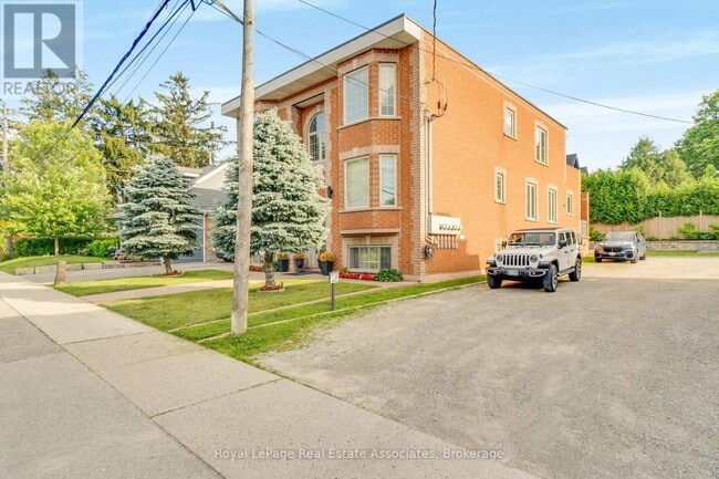 Photo - 48 Mississauga Rd N Unit 1