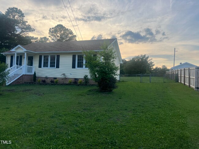 Photo - 404 Cardinal Dr