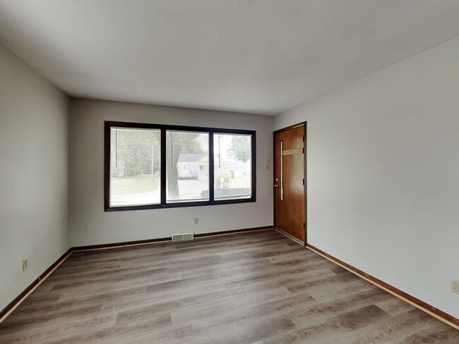 Photo - 132 W Old S St